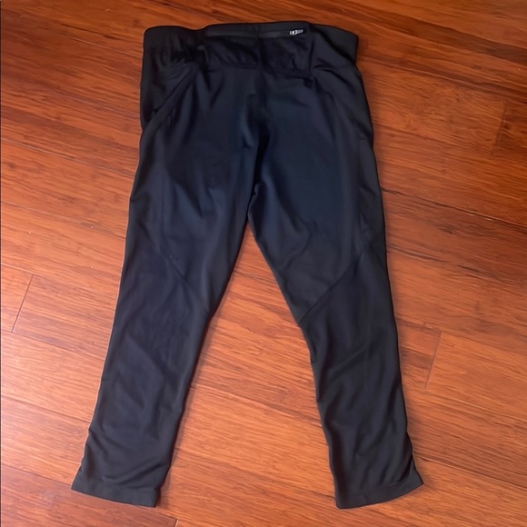 Nike Black 7/8 length Leggings - Picture 4 of 9